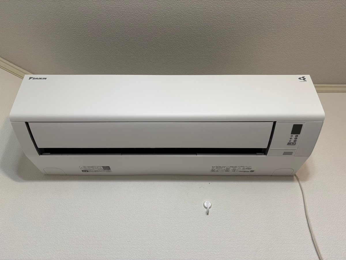 設置が終わった2台目のダイキンのエアコン(AN226AES-W)